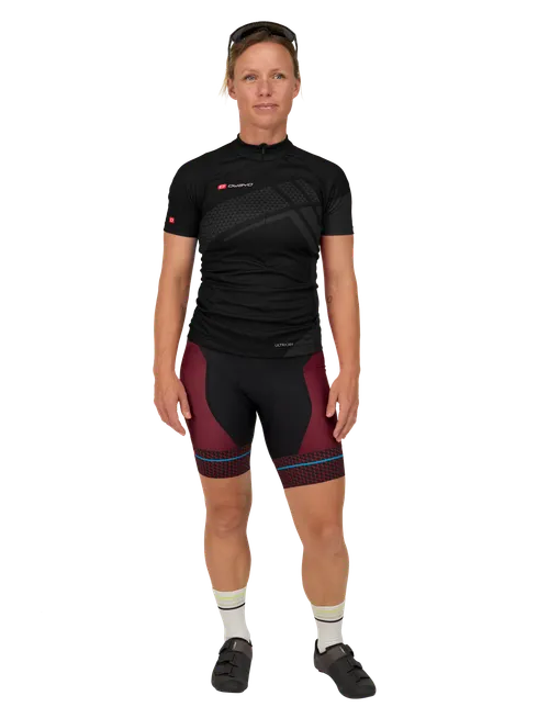 Das Model ist 162 cm groß und trägt Größe S3