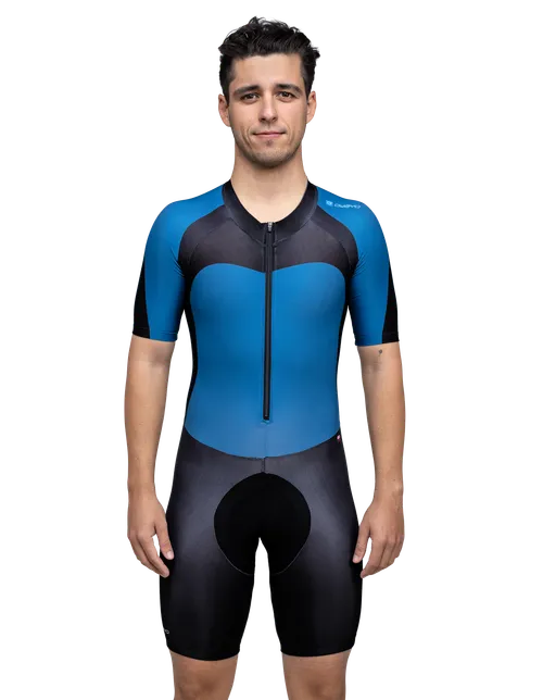 Das Model ist 173 cm groß und trägt Größe 6