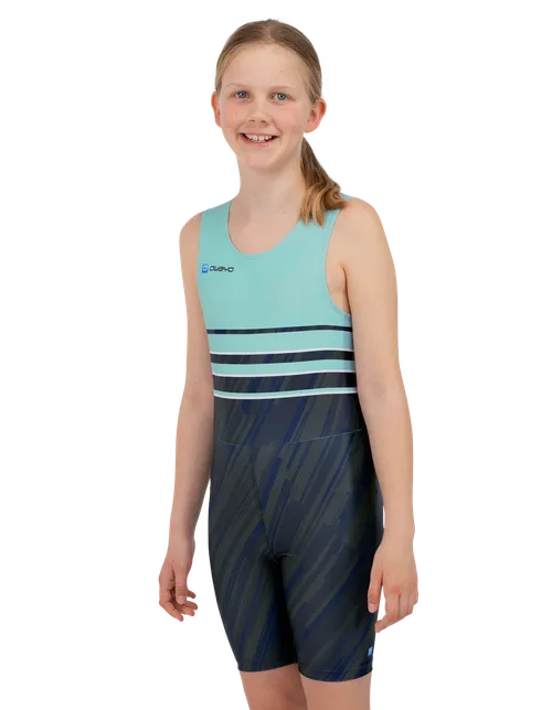 Das Model ist 152 cm groß und trägt Größe 156/152